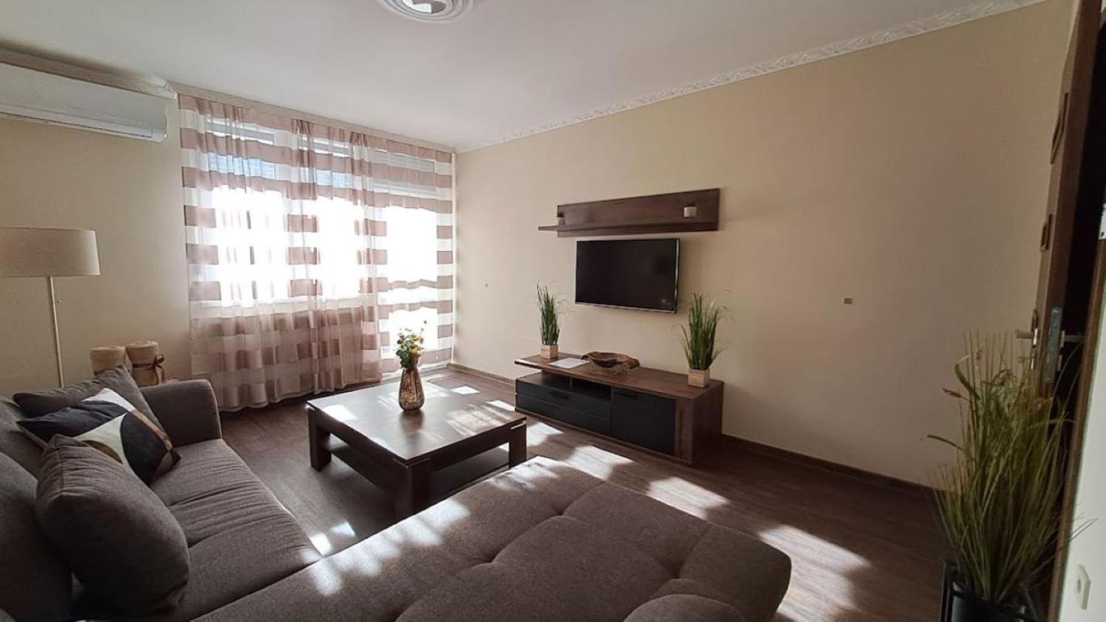 Szilfak City Apartman Hajdúszoboszló Exteriör bild
