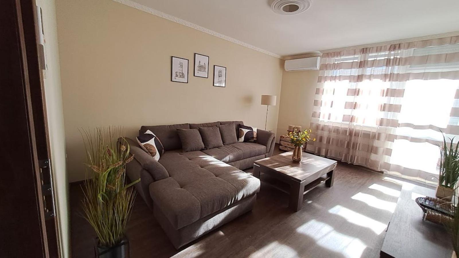 Szilfak City Apartman Hajdúszoboszló Exteriör bild