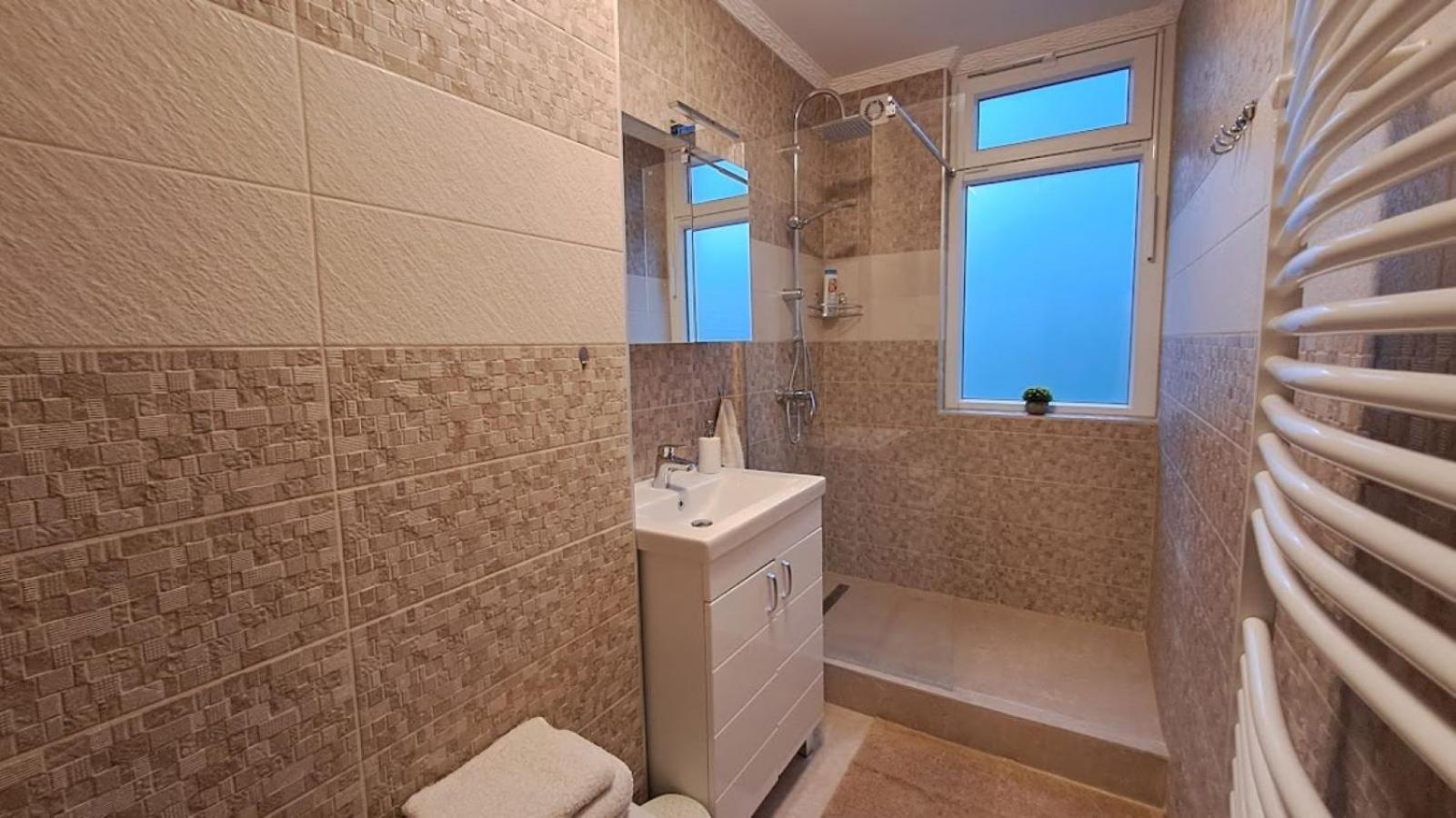 Szilfak City Apartman Hajdúszoboszló Exteriör bild
