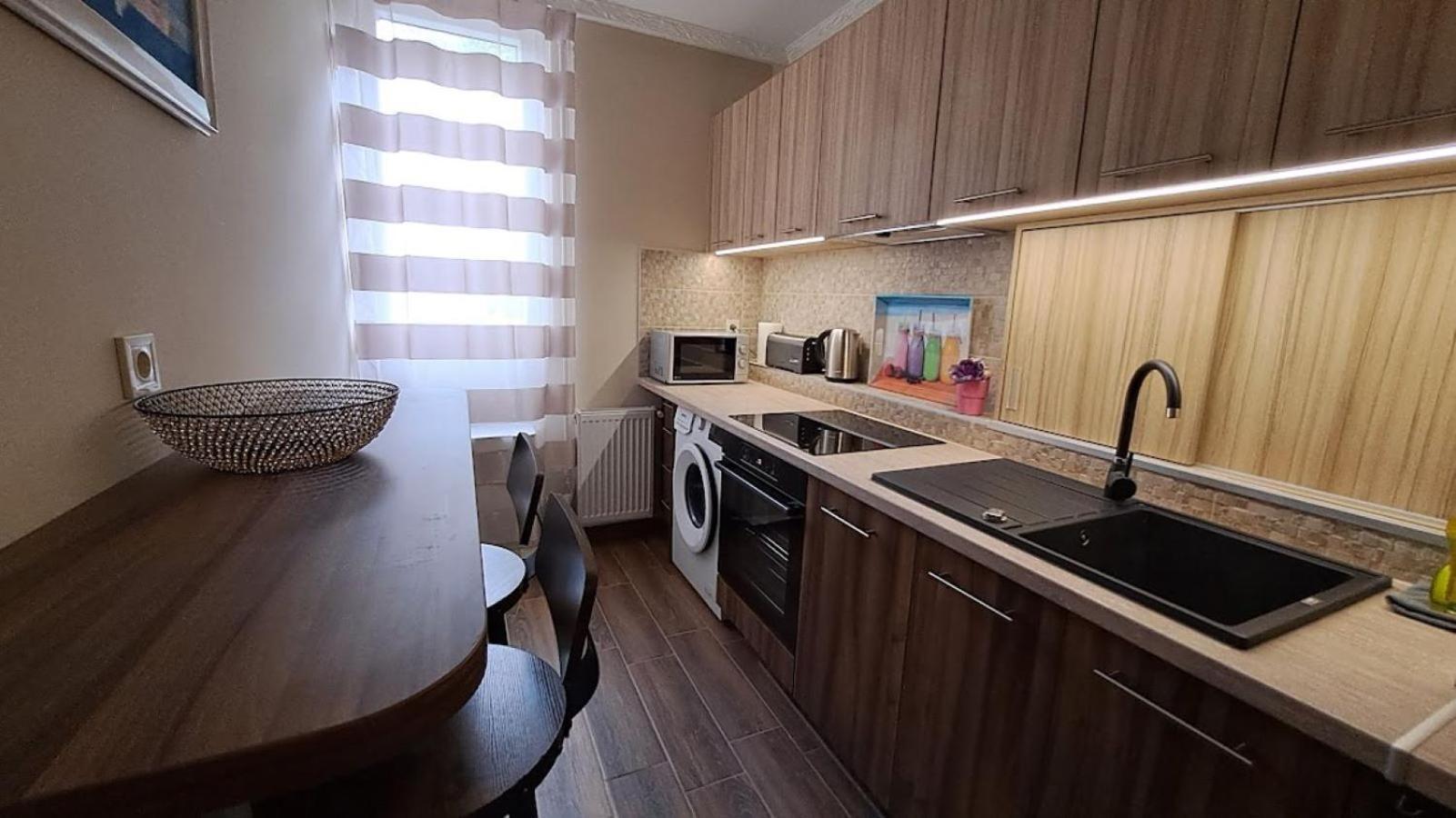 Szilfak City Apartman Hajdúszoboszló Exteriör bild