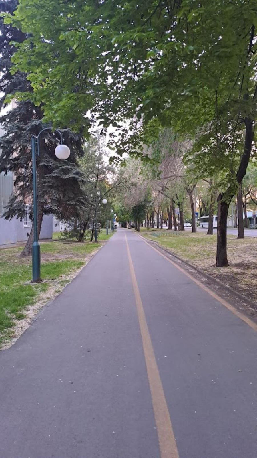 Szilfak City Apartman Hajdúszoboszló Exteriör bild
