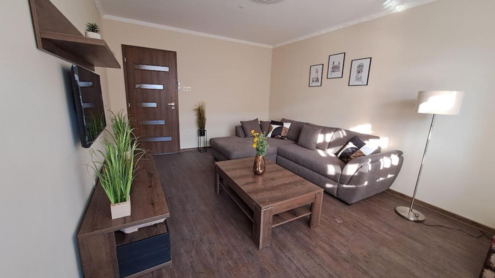 Szilfak City Apartman Hajdúszoboszló Exteriör bild